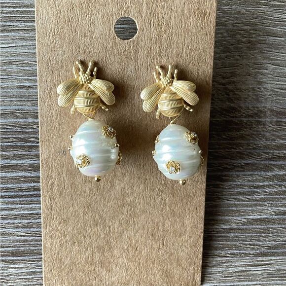 Bee detail earring A473 - Picture 2 of 4